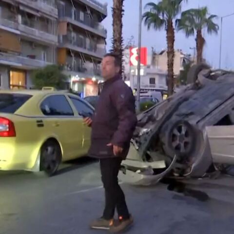 Τροχαίο με ντελαπαρισμένο αυτοκίνητο στη Γρηγορίου Λαμπράκη στον Κορυδαλλό