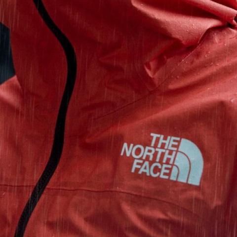 TheNorthFace: Η viral διανομή μπουφάν με ελικόπτερο