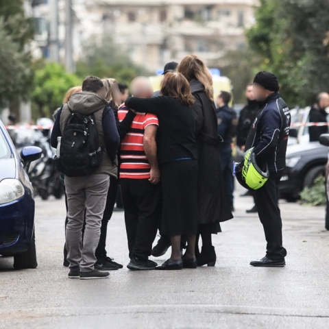 Η κόρη του 64χρονου για το έγκλημα στη Νίκαια - Στιγμιότυπο από το σημείο τα πρώτα λεπτά μετά τη δολοφονία και την αυτοκτονία