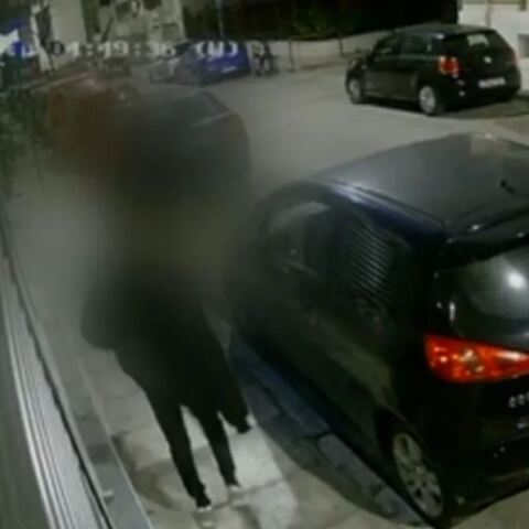 Τρόμος για 36χρονη στα Εξάρχεια - Την λήστεψαν και αποπειράθηκαν να την βιάσουν