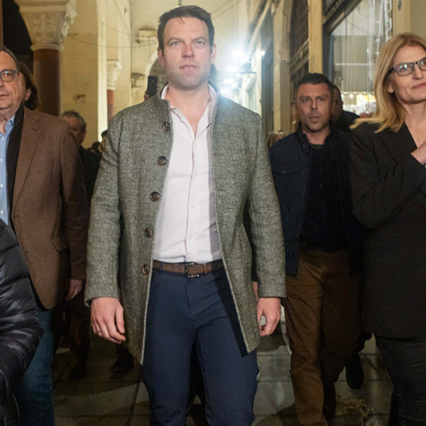 Πρωτοφανές! Οι σύντροφοι καταδικάζουν τη δράση κουκουλοφόρων!