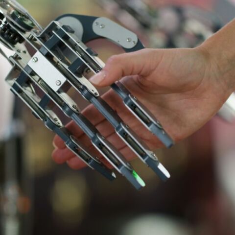 Τεχνητή νοημοσύνη (ΑΙ): Tο ευρωπαϊκό κοινοβούλιο ενέκρινε τον νέο κανονισμό - ορόσημο - Κατοχυρώνει την ασφάλεια των χρηστών.