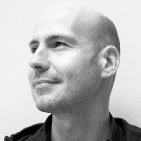 Γιάννης Παλαβός: Συνέντευξη με τον συγγραφέα για τις συλλογές διηγημάτων του, τη ζωή, τη λογοτεχνία και τη μουσική.