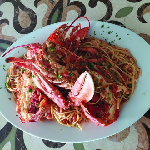 Ψ...art με θέα: Φοβερή ψαροφαγία στο ειδυλλιακό Μικρολίμανο