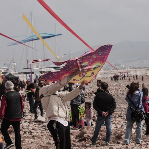 Το πέταγμα του χαρταετού στον Πειραιά ανήμερα την Καθαρά Δευτέρα