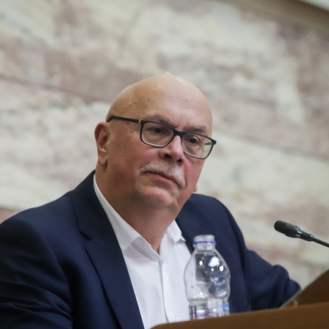 «Νίκος Πουλαντζάς»: Με αιχμές προς Κασσελάκη η παραίτηση Δουζίνα