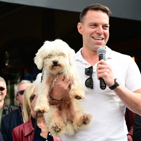 Η βόλτα του Κασσελάκη στη Θήβα πριν παρουσιαστεί στον Στρατό