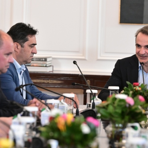 Συνάντηση Μητσοτάκη με αγρότες στο Μέγαρο Μαξίμου