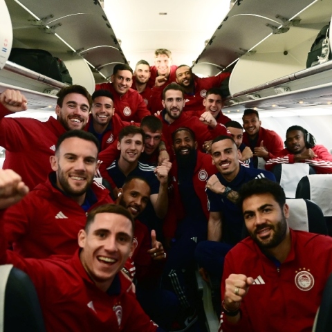 Ολυμπιακός: Tον ύμνο με τρομπέτα έπαιξε ο πιλότος στην πτήση της επιστροφής