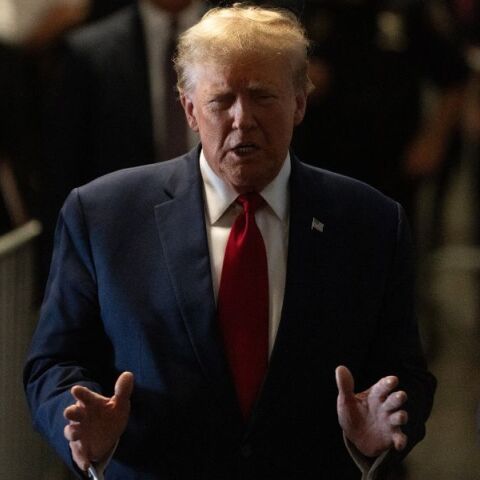 Ντόναλντ Τραμπ: Αναβολή της ποινικής δίκης του υποψηφίου προέδρου των ΗΠΑ στη Νέα Υόρκη - Για την υπόθεση δωροδοκίας της Στόρμι Ντάνιελς.