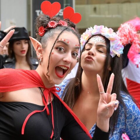 Καθαρά Δευτέρα: Πού θα γιορτάσουν οι Έλληνες - Υψηλή πληρότητα στους καρναβαλικούς προορισμούς της χώρας - Πώς διαμορφώνονται οι τιμές ανά πόλη. 