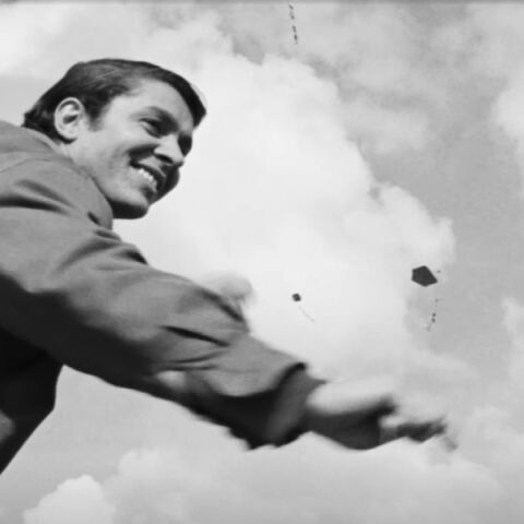 Καθαρά Δευτέρα: Η Φίνος Φιλμ εύχεται χρόνια πολλά και καλή Σαρακοστή με χιουμοριστικό αφιέρωμα στην παροιμία «Καθαρός ουρανός αστραπές δεν φοβάται».