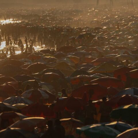 Βραζιλία: Στους 62,3 βαθμούς Κελσίου έφτασε η αισθητή θερμοκρασία στο Ρίο - Καταρρακτώδεις βροχές απειλούν τα νότια της χώρας.