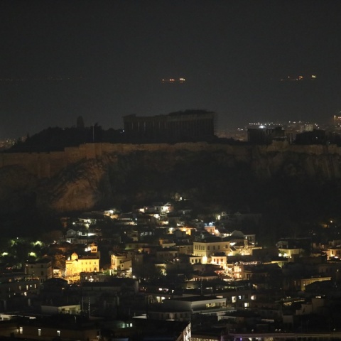 Ο Παρθενώνας βυθισμένος στο σκοτάδι για την «Ώρα της Γης»