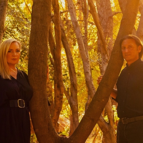 Η Ρίτα Αντωνοπούλου και ο Γιάννης Μπελώνης στο αφιέρωμα «Όλες του κόσμου οι φωνές» για την Παγκόσμια Ημέρα Ποίησης