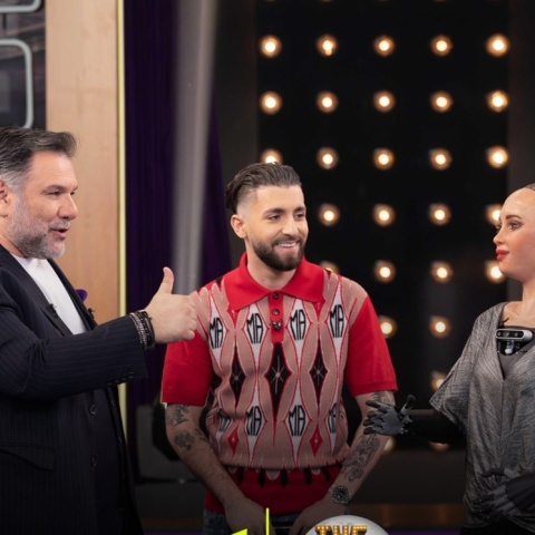 H Sophia the Robot στον Γρηγόρη Αρναούτογλου