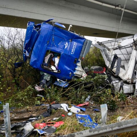 Εθνική Αθηνών Λαμίας: Ανατροπή νταλίκας στη Νέα Κύμη