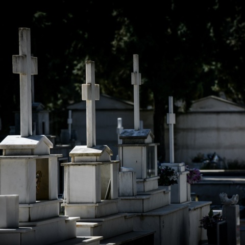 Στιγμιότυπο από νεκροταφείο - Τμήμα τάφων