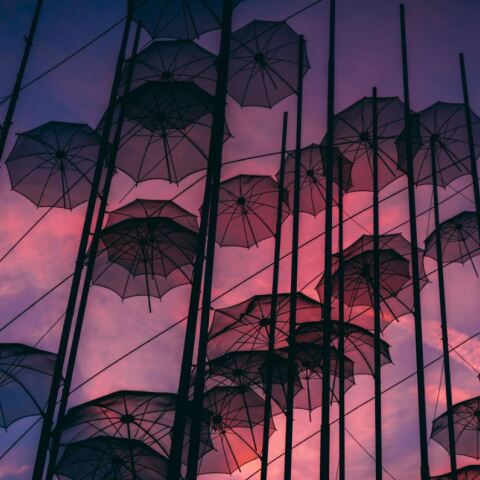 Κοιμόταν μέσα στο αυτοκίνητο και τα ανήλικα παιδιά του κυκλοφορούσαν στη Θεσσαλονίκη