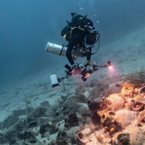 ΥΠΠΟ: Ναυάγιο της πρώιμης βυζαντινής περιόδου (5ος - 6ος αιώνας μ.Χ.) ερευνήθηκε στους Φούρνους - Έχουν καταγραφεί 8 τύποι αμφορέων.