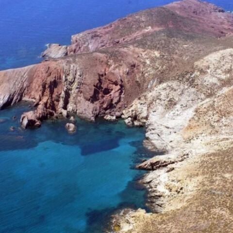 Πωλείται το Τραγονήσι δίπλα στη Μύκονο για 50 εκατ. ευρώ