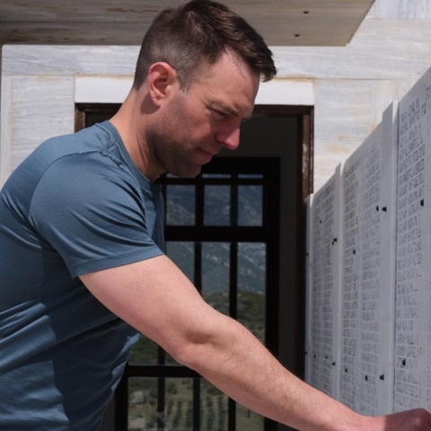 Κασσελάκης: Έξοδος από το στρατόπεδο και επίσκεψη στο Δίστομο