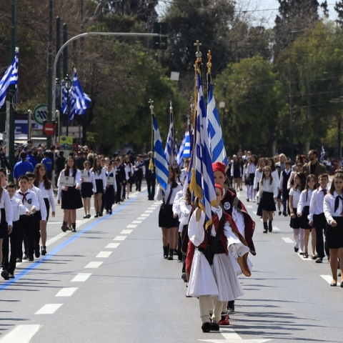25η Μαρτίου: Εικόνες από τη μαθητική παρέλαση στην Αθήνα