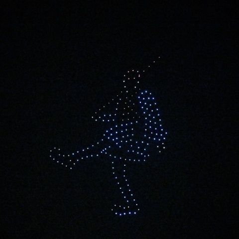 Εύζωνας σχηματισμένος από drone στον ουρανό της Αθήνας