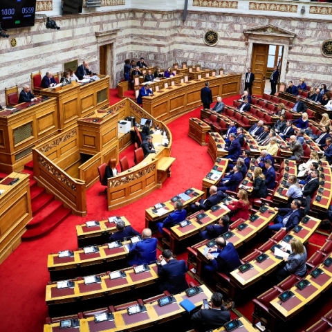 Πρόταση μομφής: Ξεκίνησε η συζήτηση στη Βουλή 