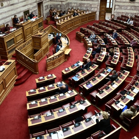 Πρόταση μομφής: Η 2η μέρα συζήτησης για τα Τέμπη 