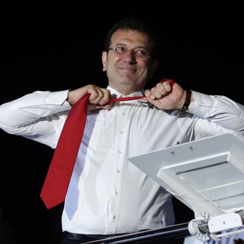 «Νικήσαμε» λέει ο Εκρέμ Ιμάμογλου καθώς επανεκλέγεται δήμαρχος της Κωνσταντινούπολης