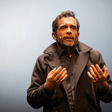 Ο Κωνσταντίνος Μαρκουλάκης στην "Αγαπημένη του κυρίου Λιν"