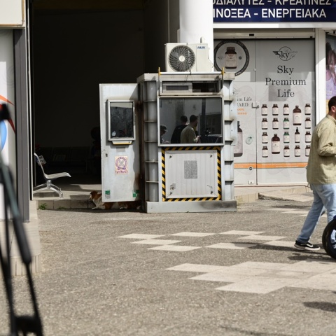 Το Αστυνομικό Τμήμα έξω από το οποίο έγινε η γυναικοκτονία με θύμα 28χρονη στους Αγίους Αναργύρους