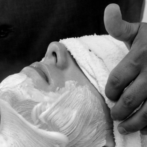 Η Γιάννης που θέλει ξύρισμα και η συνολική υποταγή στο ατομικό παραμύθι  