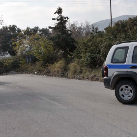 Ανατροπή στρατιωτικού αυτοκινήτου στην εθνική οδό 