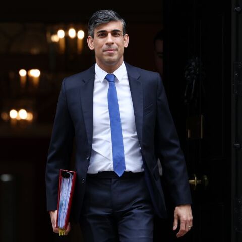 Βρετανία: Δημοσκόπηση προβλέπει βαριά ήττα για τους Συντηρητικούς στις προσεχείς βουλευτικές εκλογές - Οι Εργατικοί θα εξασφαλίσουν περισσότερες από 400 έδρες.