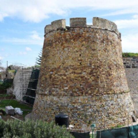 ΥΠΠΟ: Προχωρούν τα έργα στερέωσης και αποκατάστασης του μεσαιωνικού Κάστρου της Χίου - Με κονδύλι άνω των 20 εκατ. ευρώ.