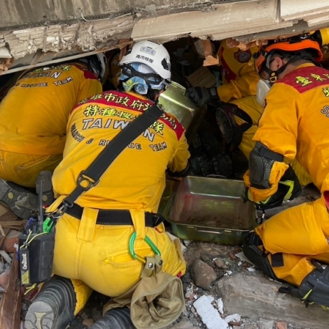 Σεισμός στην Ταϊβάν: 12 νεκροί, ψάχνουν  τους εγκλωβισμένους