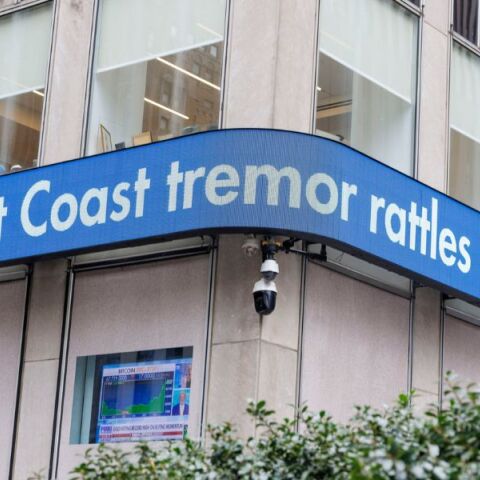 ΗΠΑ: Σεισμός πριν από την έκλειψη Ηλίου - Ορισμένοι Αμερικανοί τον θεωρούν κακό οιωνό - Οι θεωρίες συνωμοσίας και οι σατιρικές αναρτήσεις. 