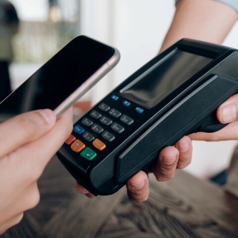 Διασύνδεση ταμειακών με POS: «Αγνοούνται» 10.000 έως 12.000 επιχειρήσεις - Ξεκινούν οι έλεγχοι και επιβολή προστίμων στους παραβάτες από την ΑΑΔΕ.