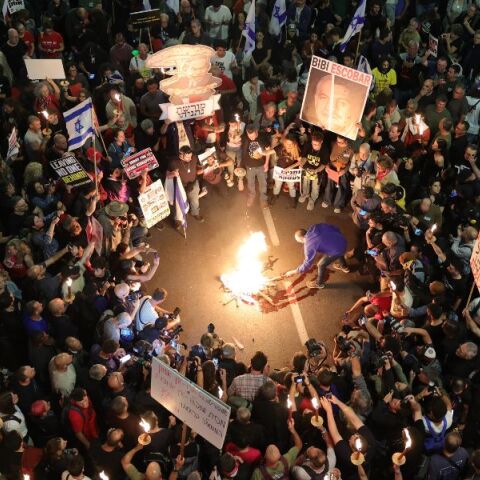 Ισραήλ: Μεγάλη κινητοποίηση εναντίον του πρωθυπουργού Νετανιάχου έπειτα από έξι μήνες πολέμου - Δεκάδες χιλιάδες διαδηλωτές.