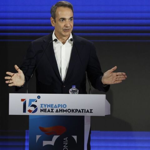 15ο Συνέδριο ΝΔ - Κυριάκος Μητσοτάκης: Δεν θα επιτρέψουμε να συμβούν ξανά όσα έγιναν την περασμένη δεκαετία - Οι λαϊκιστές θέλουν να υψώνουν διαχωρισμούς.