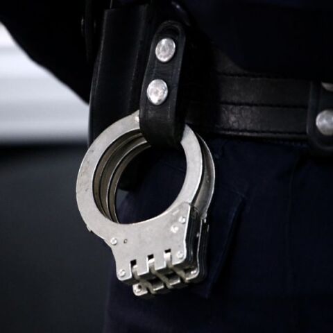 Αλεξανδρούπολη: Σύλληψη 46χρονου εκπαιδευτικού μετά από καταγγελία 17χρονης μαθήτριας για απειλή και προσβολή της γενετήσιας αξιοπρέπειας.