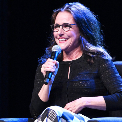 «Wiser Than Me»: Οι χαρές και οι λύπες του να μεγαλώνεις