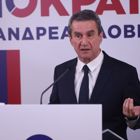 Ο Ανδρέας Λοβέρδος στο βήμα κατά τη διάρκεια ομιλίας του