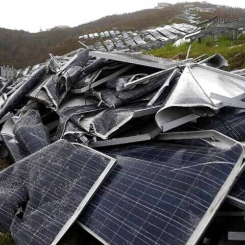 Στους κατασκευαστές το κόστος διάθεσης των αποβλήτων από φωτοβολταϊκά