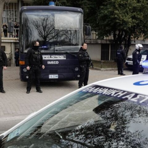 Θεσσαλονίκη: Επίθεση με οπαδικά κίνητρα κατήγγειλε 33χρονος - Τον χτύπησαν έξω από το σπίτι του μετά το Άρης - Παναθηναϊκός.