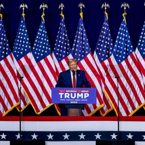 ΗΠΑ: Ο Ντόναλντ Τραμπ λέει ότι οι πολιτείες θα πρέπει να αποφασίζουν σχετικά με τους νόμους για την άμβλωση - Απέφυγε να αναφερθεί σε ομοσπονδιακή απαγόρευση.