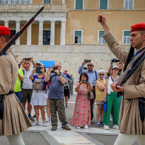 Viral η αλλαγή της Προεδρικής Φρουράς στην Αθήνα