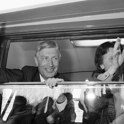 Ο πρώην πρωθυπουργός της Ολλανδίας Dries van Agt και μαζί με τη σύζυγό του